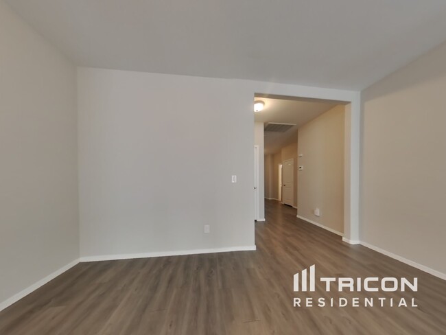 Building Photo - 6267 S 251st Dr