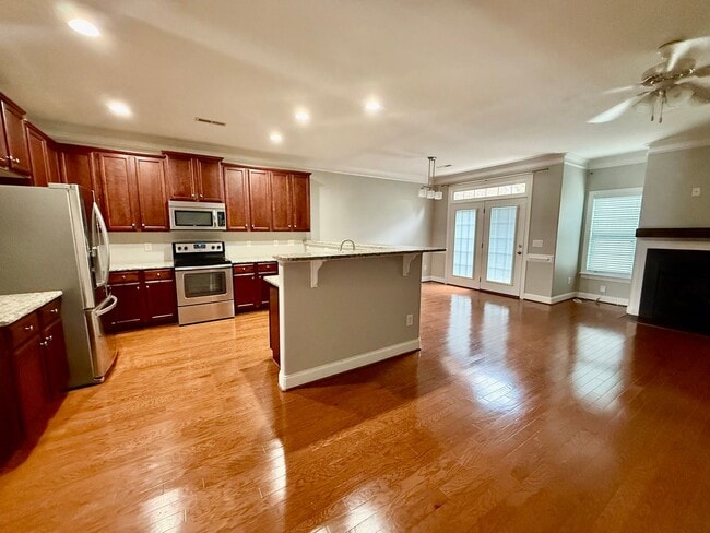Building Photo - Two bedroom, 2.5 bath condo townhome in Bu...
