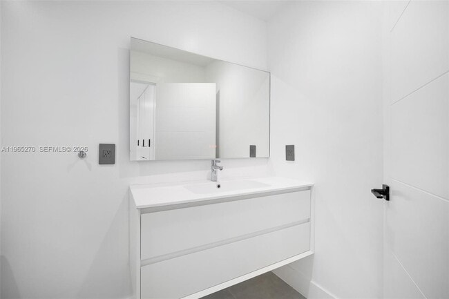 Building Photo - 3668 SW 26th St