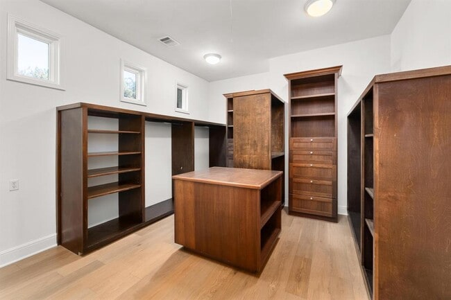 Building Photo - 1101 Sprague Ln