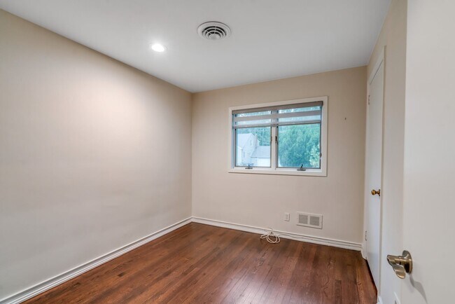 Building Photo - 8 Waibel Dr