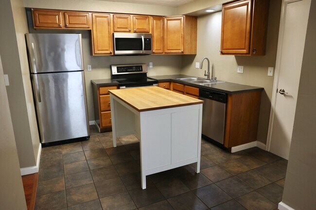 Building Photo - 1432 Kimtah Ct NE