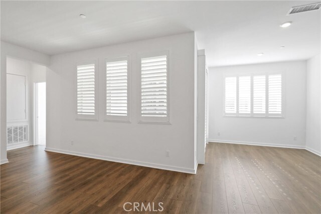 Building Photo - 960 N Tangent Privado