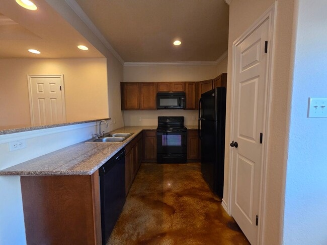Building Photo - Town home for rent