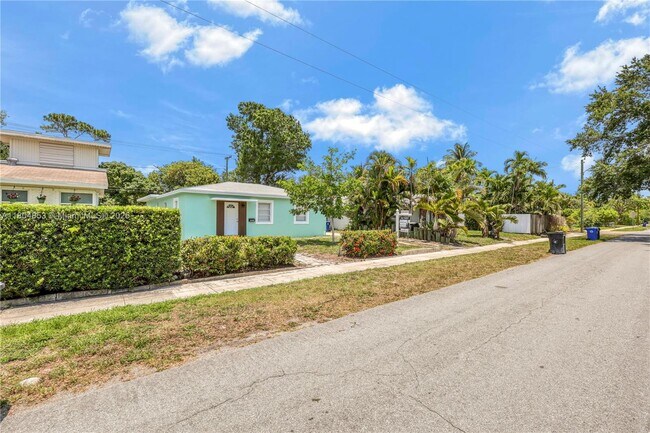 Building Photo - 809 SW 17th St