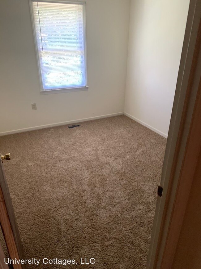 Building Photo - 811 Creekside Dr