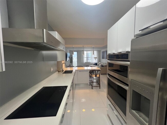 Building Photo - 100 Lincoln Rd