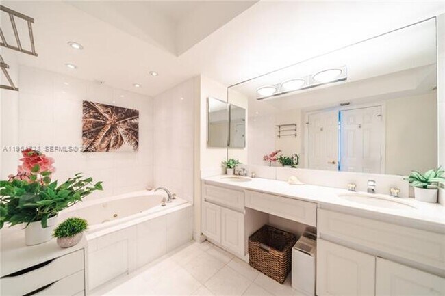 Building Photo - 6301 Collins Ave