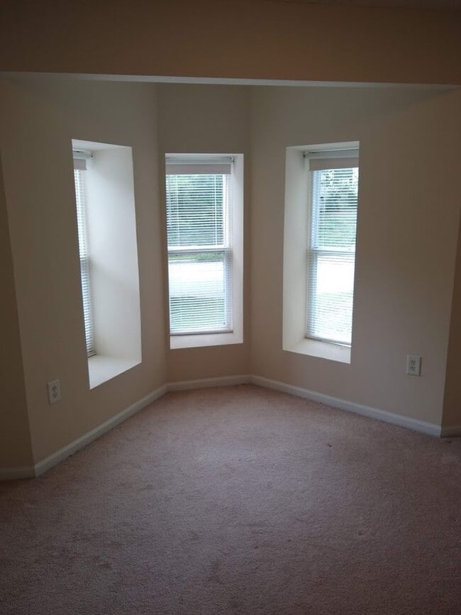 Building Photo - Chapel Hill/South Merritt Mill Road Apartment