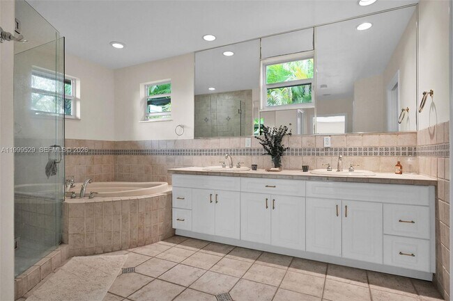 Building Photo - 15280 SW 72nd Ave