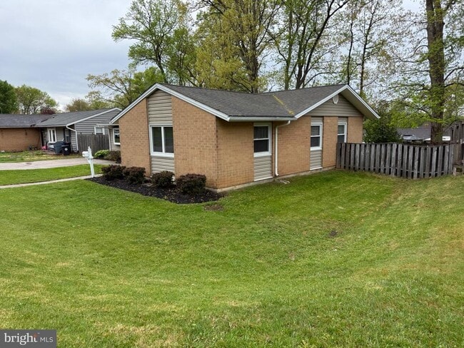 Building Photo - 416 Breslin Rd