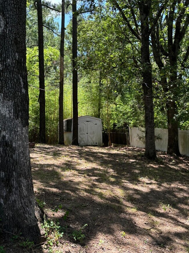 Building Photo - 4 Bedroom Single Family Home Close to Univ...