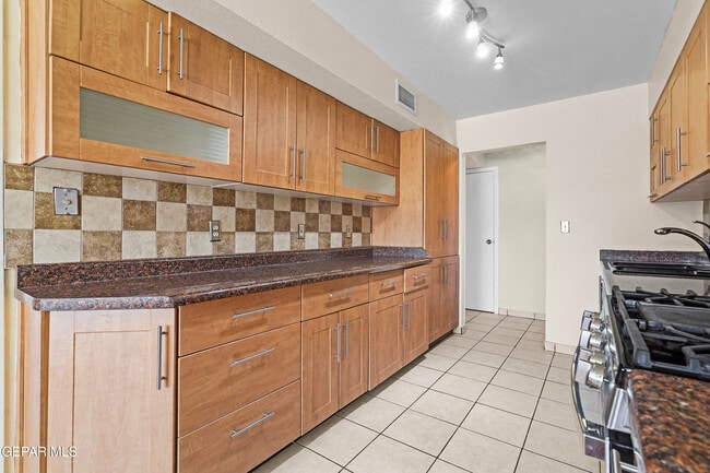 Building Photo - 7316 Clemente Ave