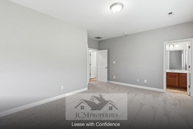 Building Photo - 925 Dawson Creek Way