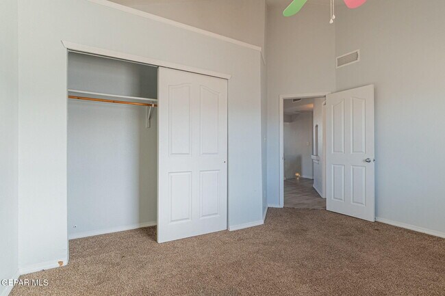 Building Photo - 12501 Sun Haven Dr