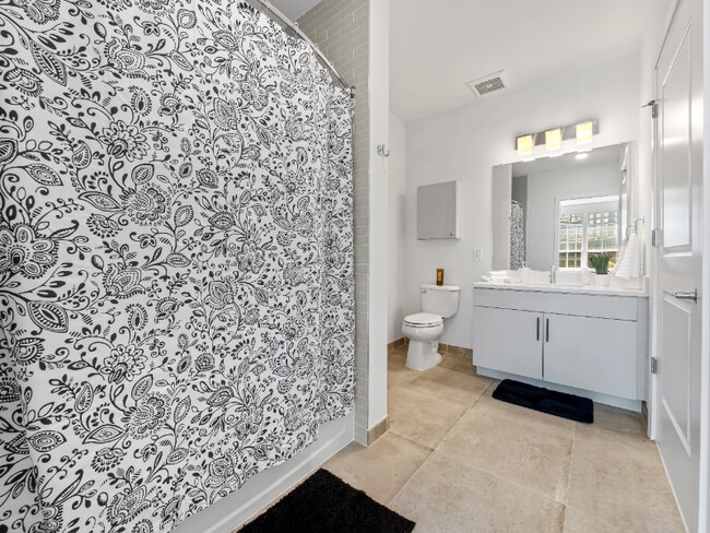 Building Photo - 675 Monmouth St