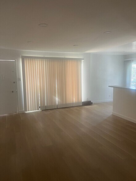 Building Photo - 3444 Mentone Ave