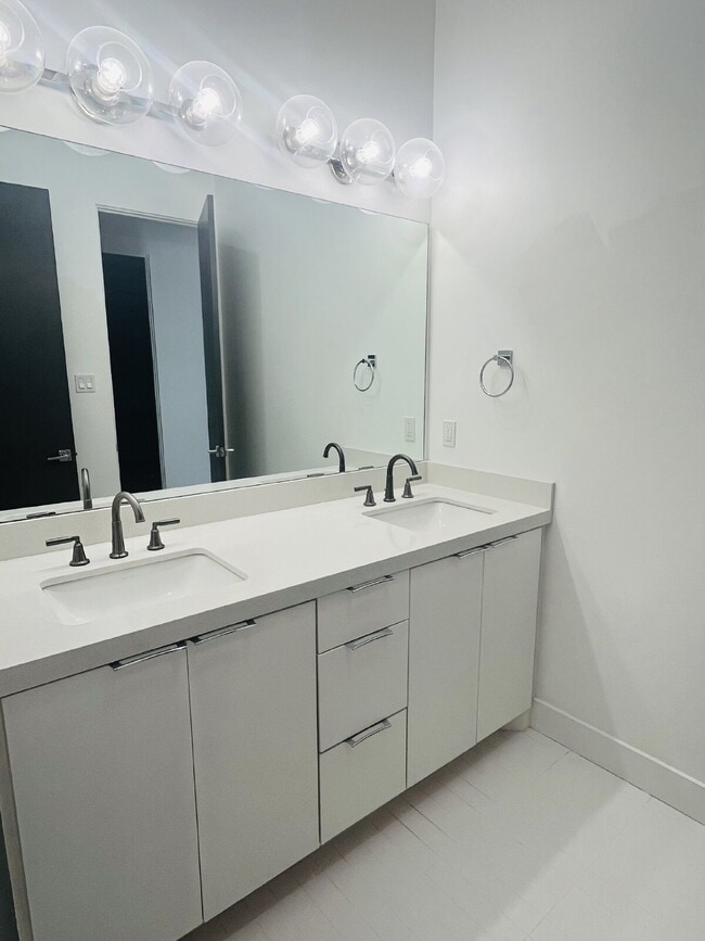 Building Photo - Beautiful 2020 Parade Home in Escondido Ranch