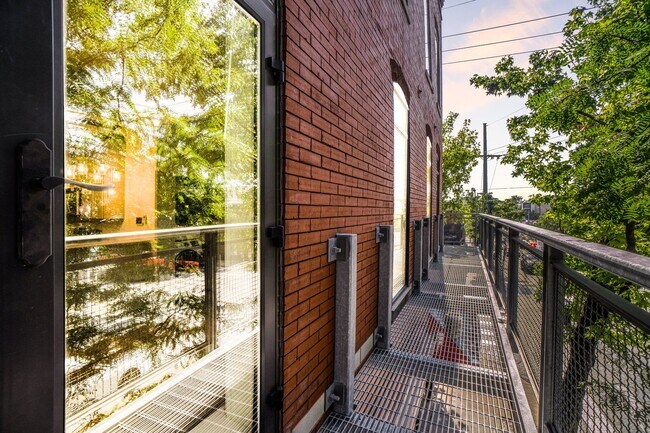 Building Photo - Modern 1 Bedroom, 1 Bath Apartment Home  Located In Historic Westport