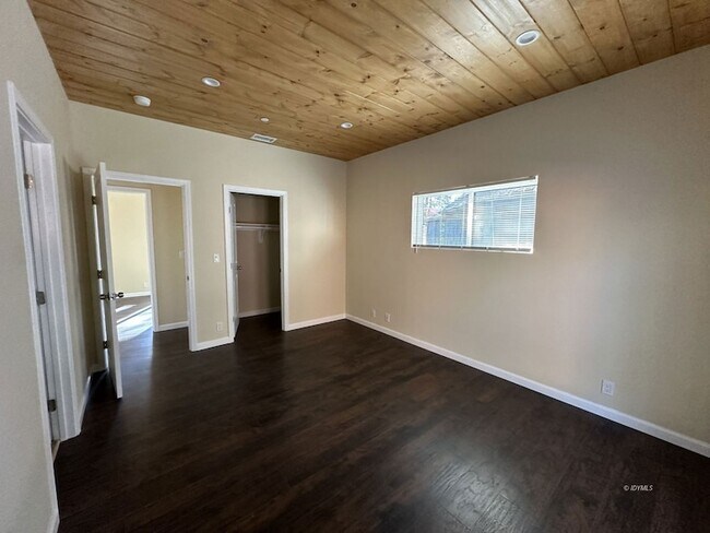 Building Photo - 52810 Sugar Pine Dr
