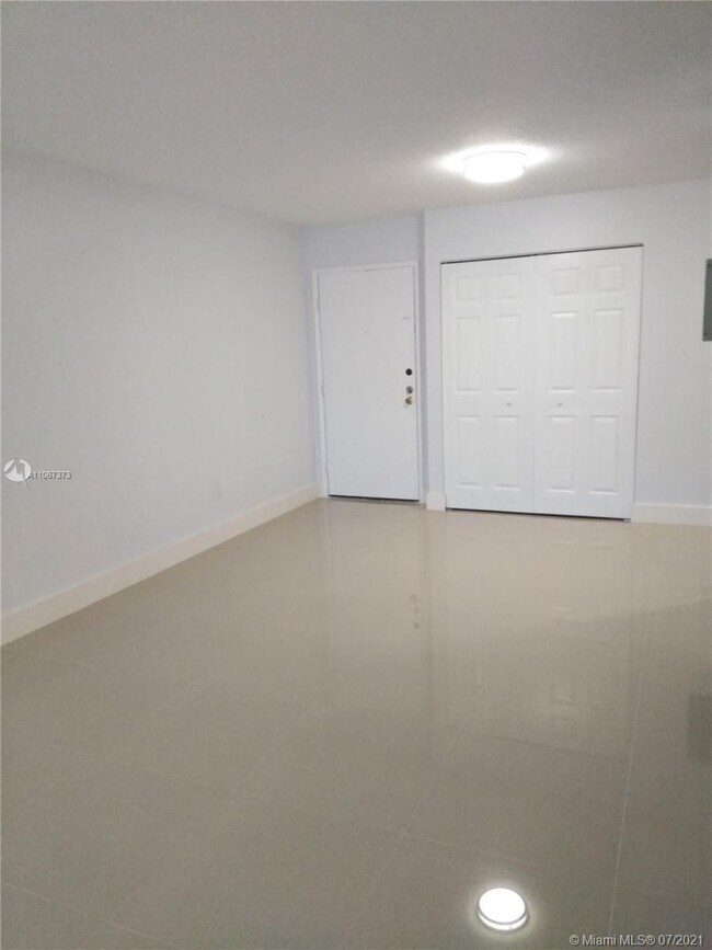 Building Photo - 110 Fontainebleau Blvd