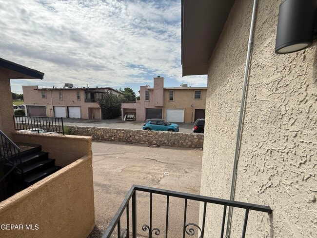 Building Photo - 10642 Cuatro Vistas Dr