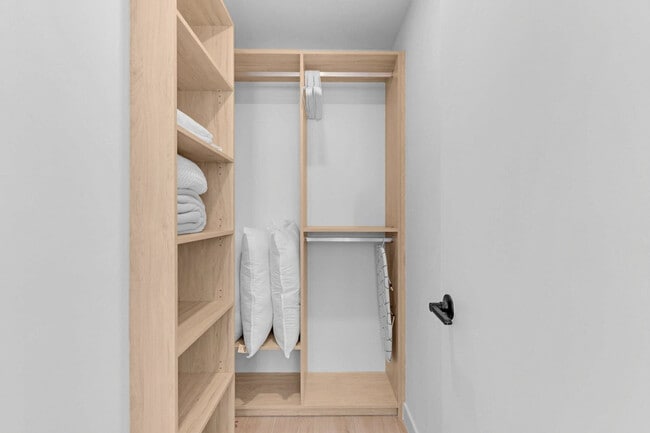 Building Photo - 225 N Miami Ave