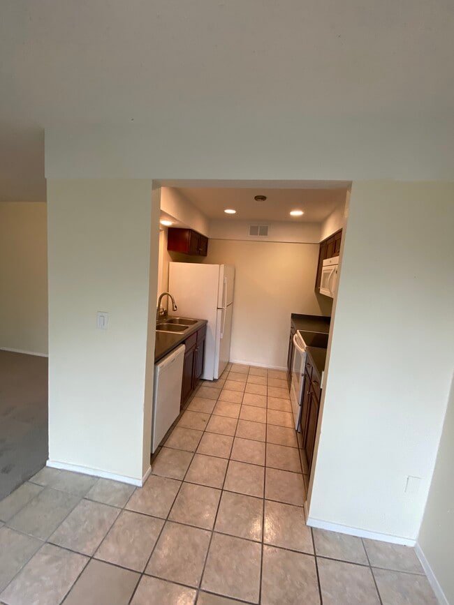 Building Photo - 2704 Stonehaven Ct