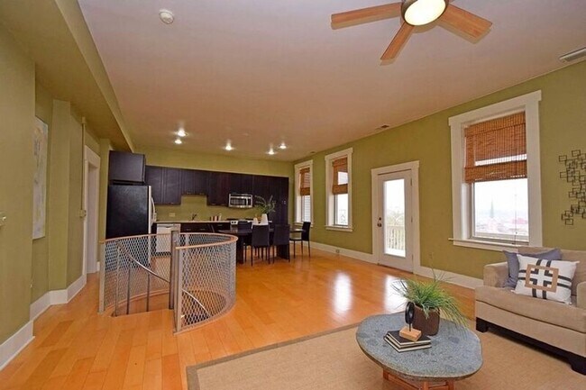 Building Photo - 69 Mulberry St