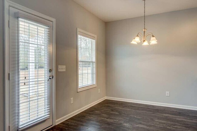 Building Photo - 4BR Home in Fairview – Modern Living on an...