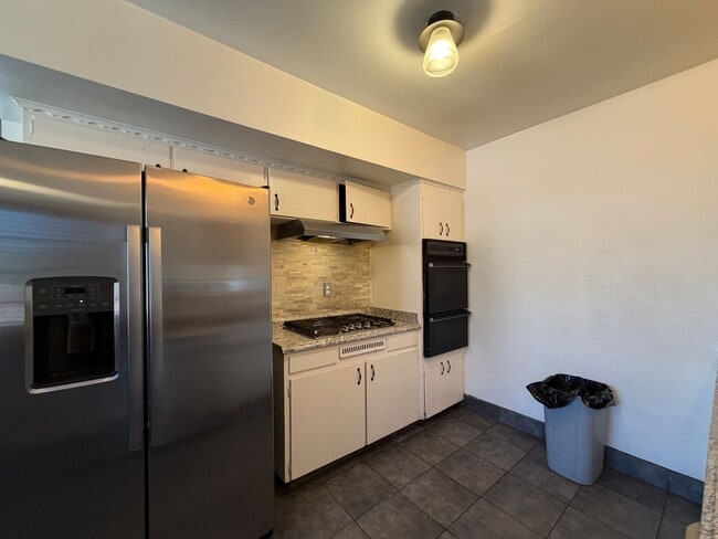 Building Photo - 3 Bedroom 2 Bathroom House on Corner Lot with 2 Car Garage Locate din Irwin Estates
