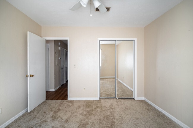 Building Photo - 3103 Pontiac Dr