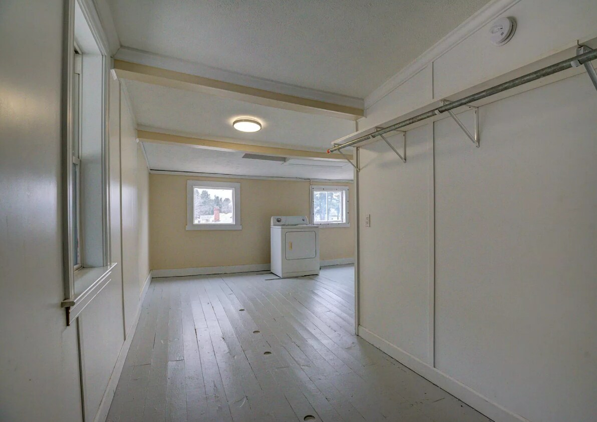 Building Photo - 64 Bradbury St