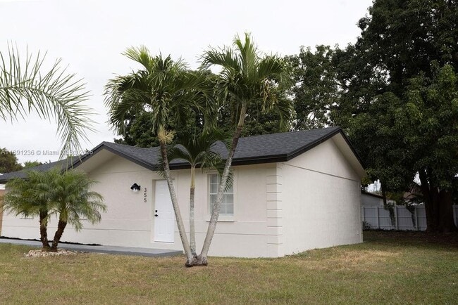 Building Photo - 355 SW 17th Ave