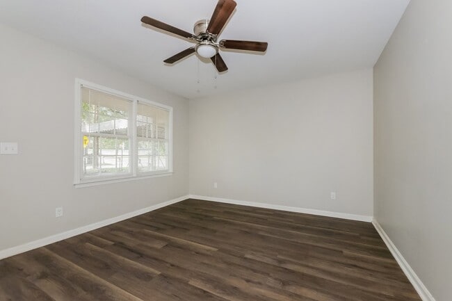 Building Photo - 2332 Watkins Dr
