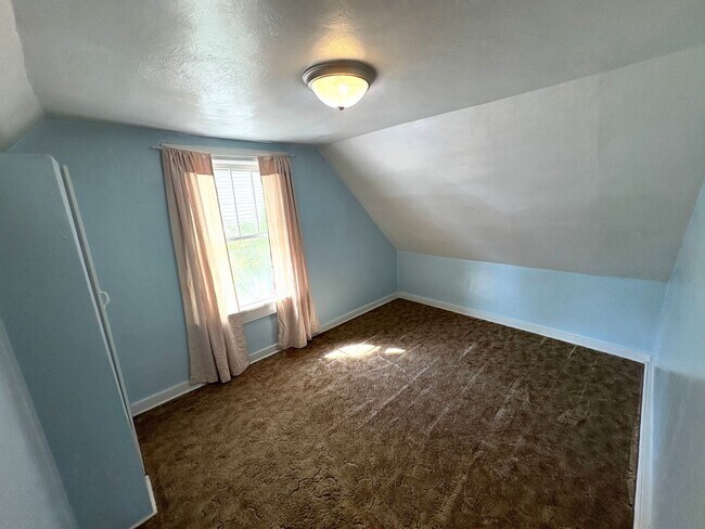 Building Photo - 309 S 33rd St