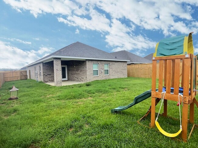 Building Photo - 3 BD 2 BA Home located in the Ocean Springs School District