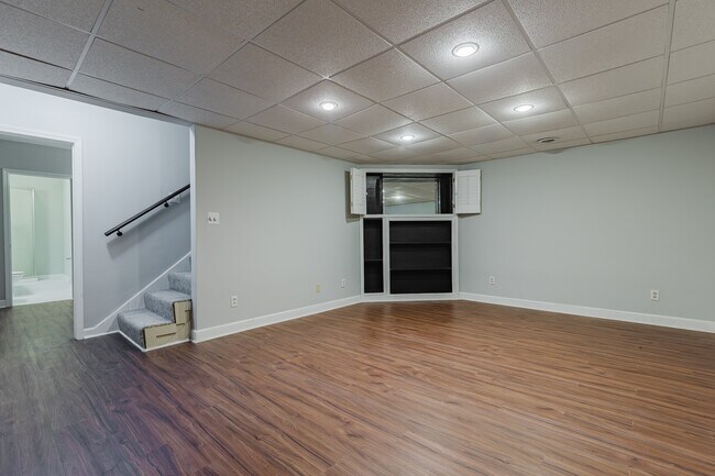 Building Photo - 404 Michigan Ave