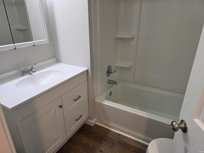 Building Photo - 1523 W 8th St