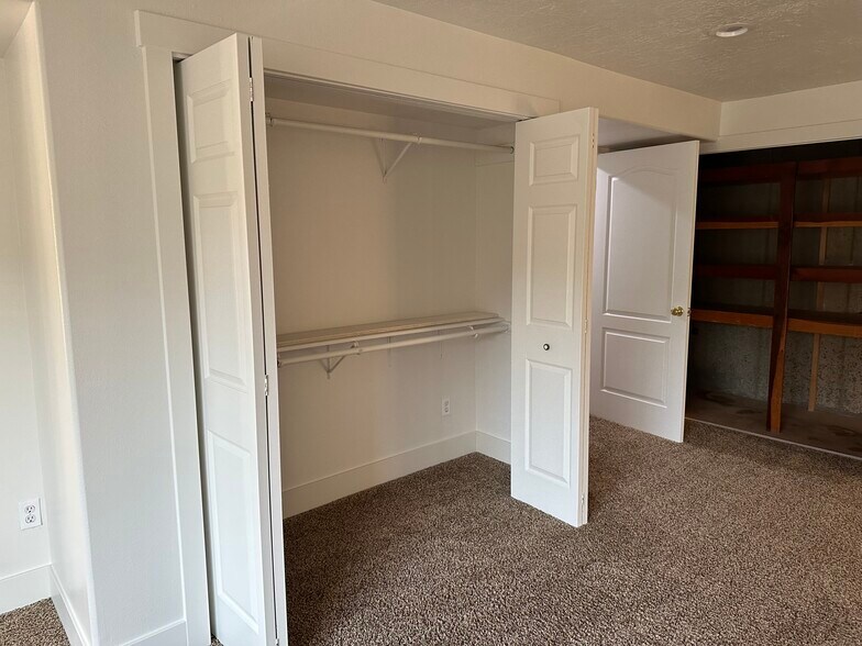Closet - 308 Hillside Cir