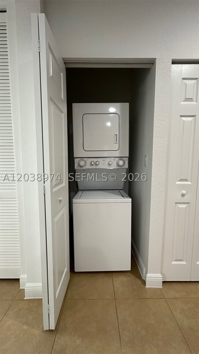 Building Photo - 966 SW 147th Ave