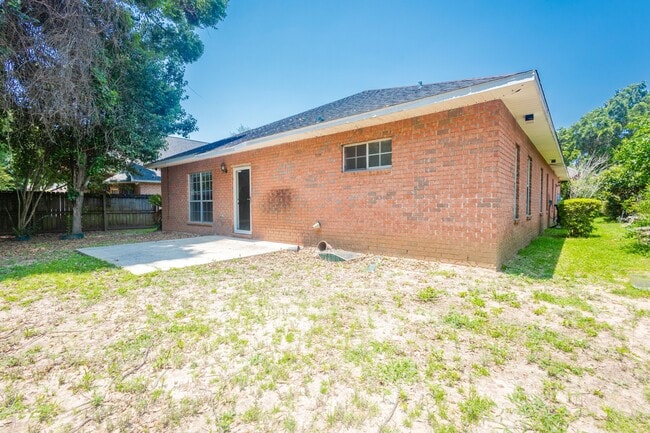 Building Photo - 5931 Hermitage Dr