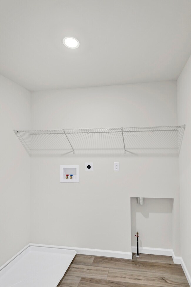 Building Photo - 668 Branson Dr