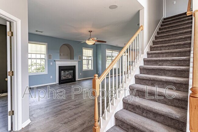Building Photo - 504 Collingsworth Ln