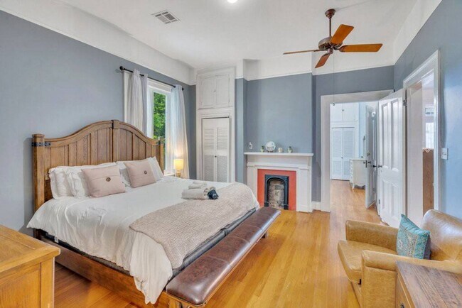 Building Photo - Gorgeous 3BD/2BA Home w/ Off Street Parking, Laundry Room, and Only 1 Block Off St Charles Ave.