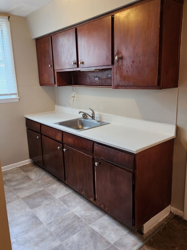 Building Photo - 6651CLARIDGE