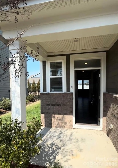 Building Photo - 2011 Weddington Pointe Dr