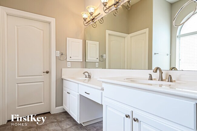 Building Photo - 5 Peach Tree Ct