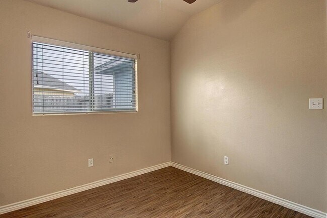 Building Photo - 2409 Gold Star Dr