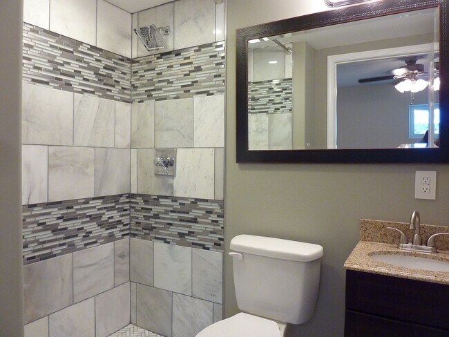 Building Photo - 1BR Near UTK & Downtown Knoxville – Walk t...